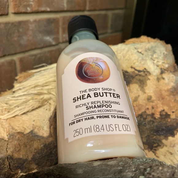 The Body Shop Shea Butter Replenishing Shampoo - Picture 2 of 3